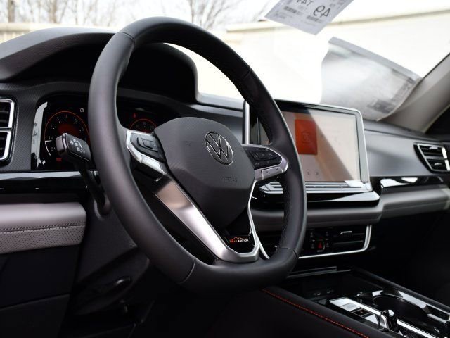 New 2026 Volkswagen Atlas Peak Edition image 12