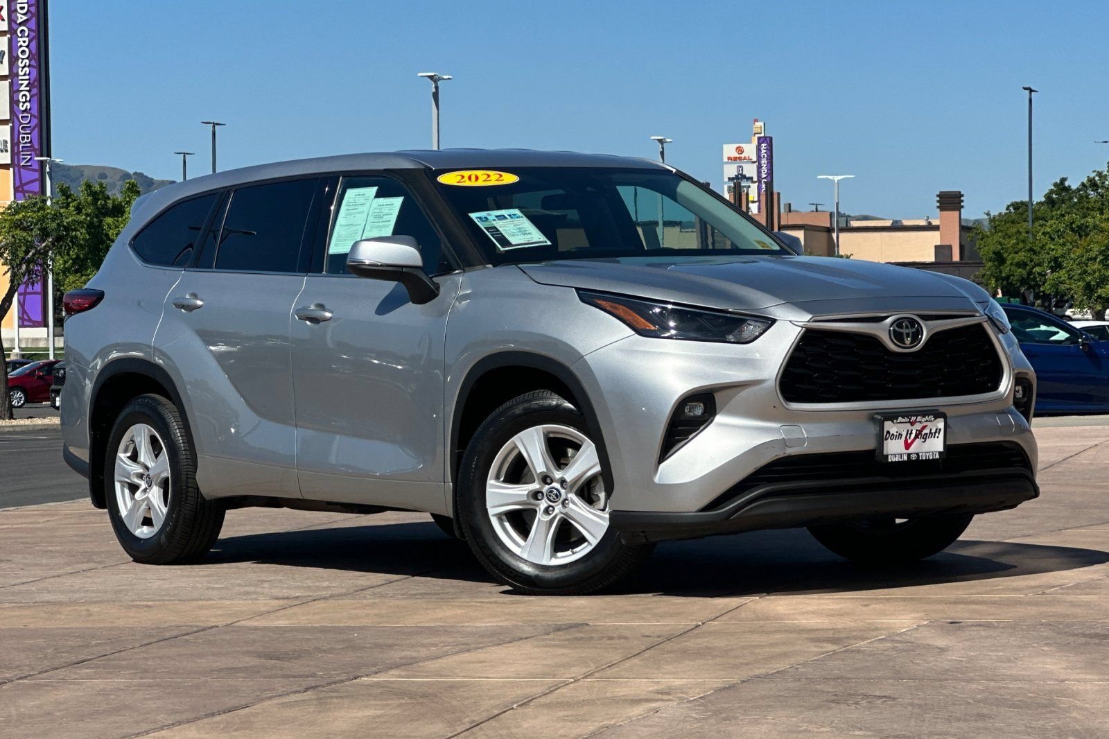 Used 2022 Toyota Highlander LE AWD/4WD video 2
