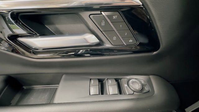 Used 2025 Chevrolet Tahoe LT image 35