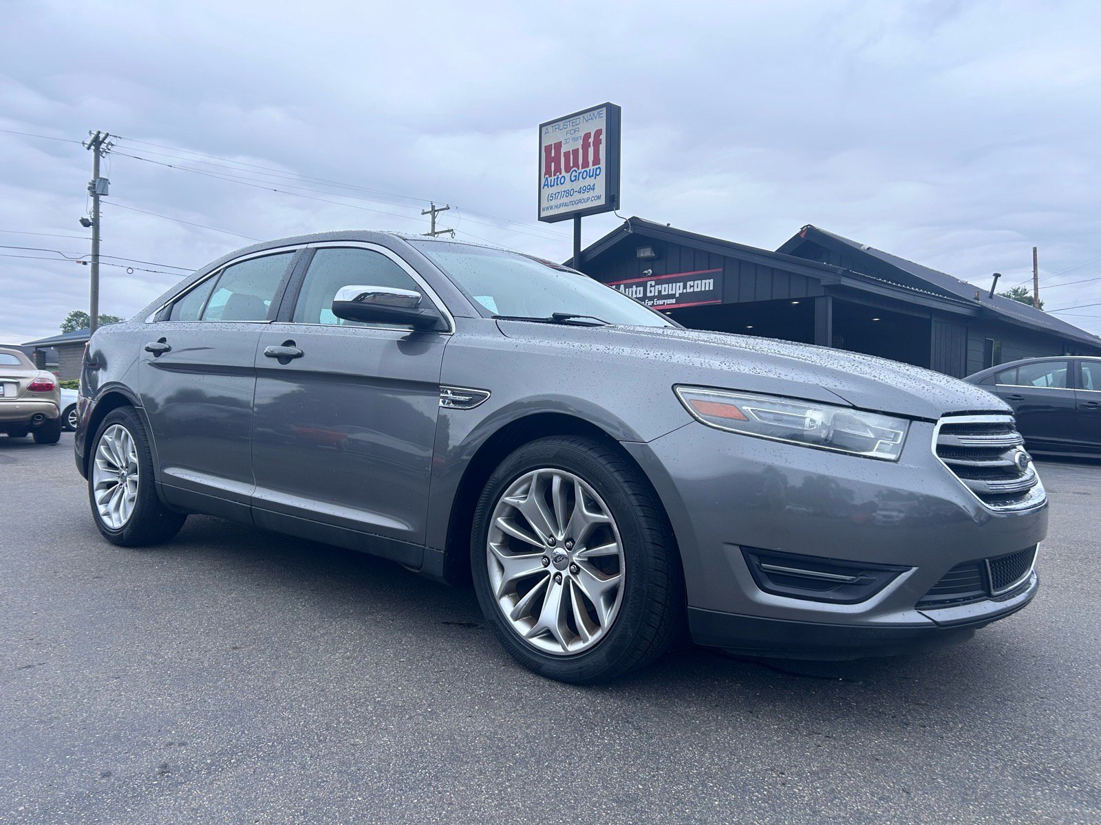 Used 2013 Ford Taurus Limited FWD image 1