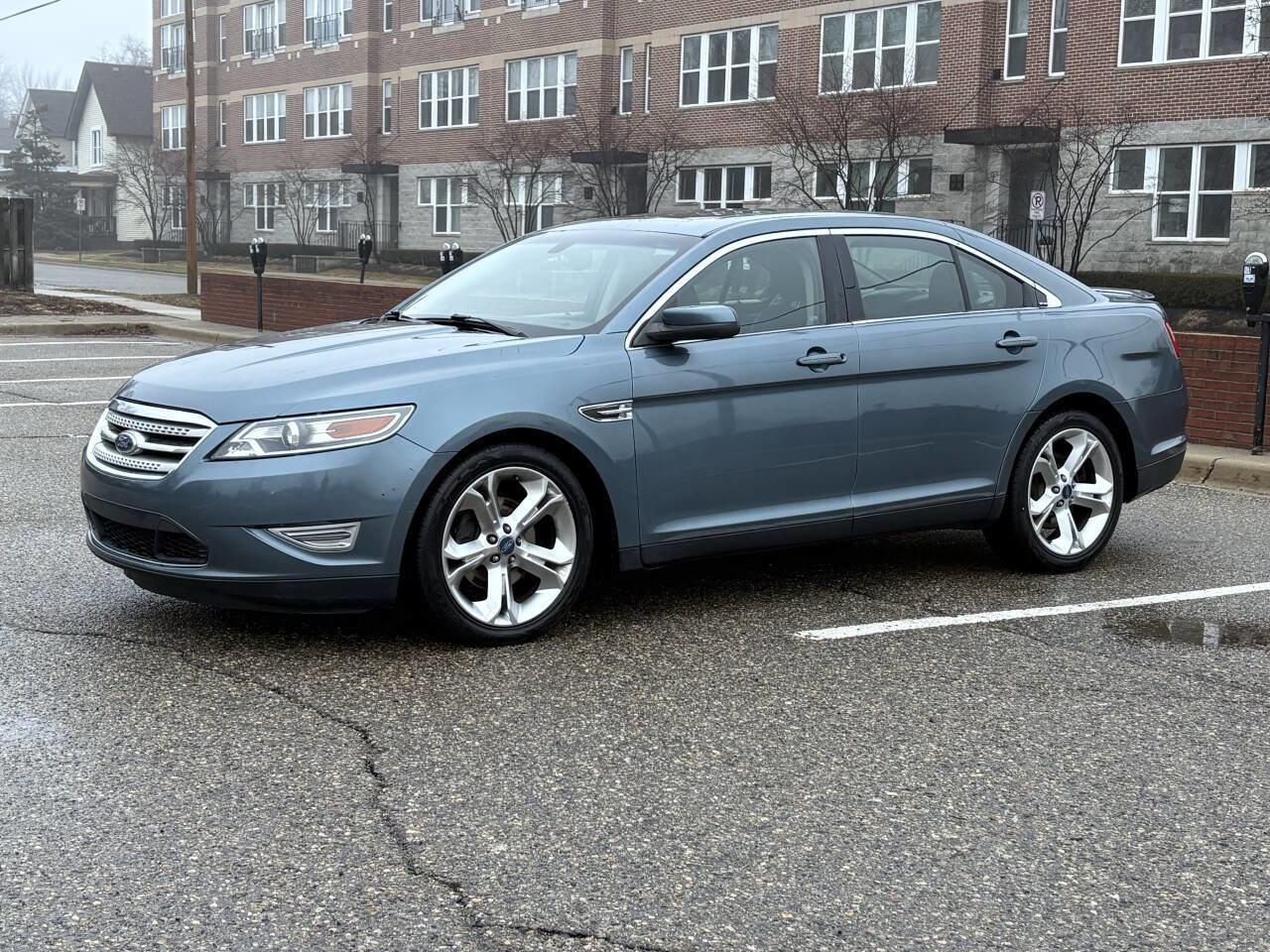 Used 2010 Ford Taurus SHO image 1