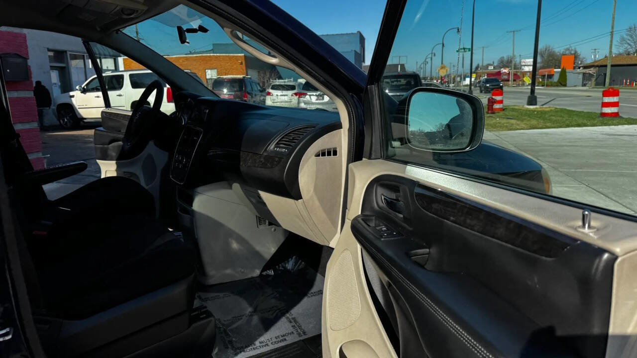 Used 2013 Dodge Grand Caravan SE image 12