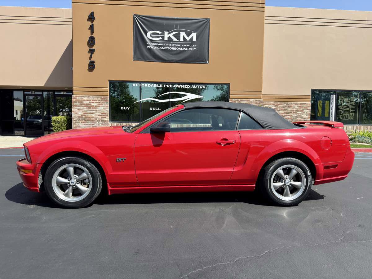 Used 2005 Ford Mustang GT image 3