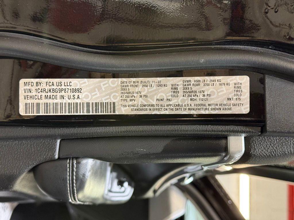 Used 2023 Jeep Grand Cherokee L Limited w/ Black Appearance Package image 36