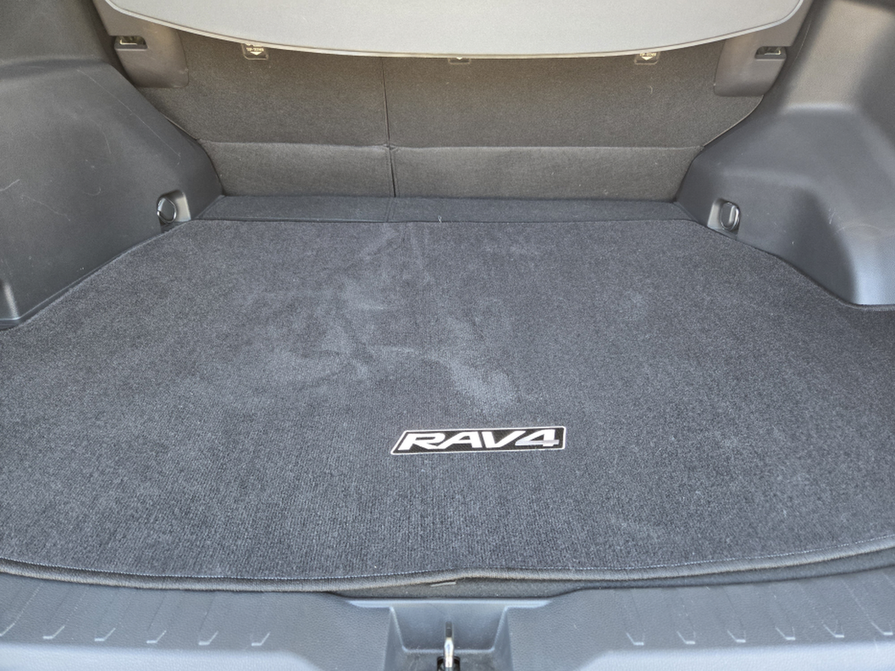 Used 2019 Toyota RAV4 Limited w/ Advanced Technology Package AWD/4WD image 29