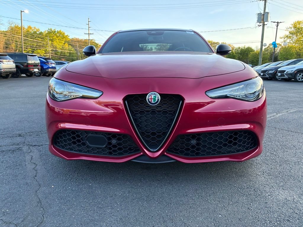 Used 2022 Alfa Romeo Giulia Veloce AWD/4WD image 2