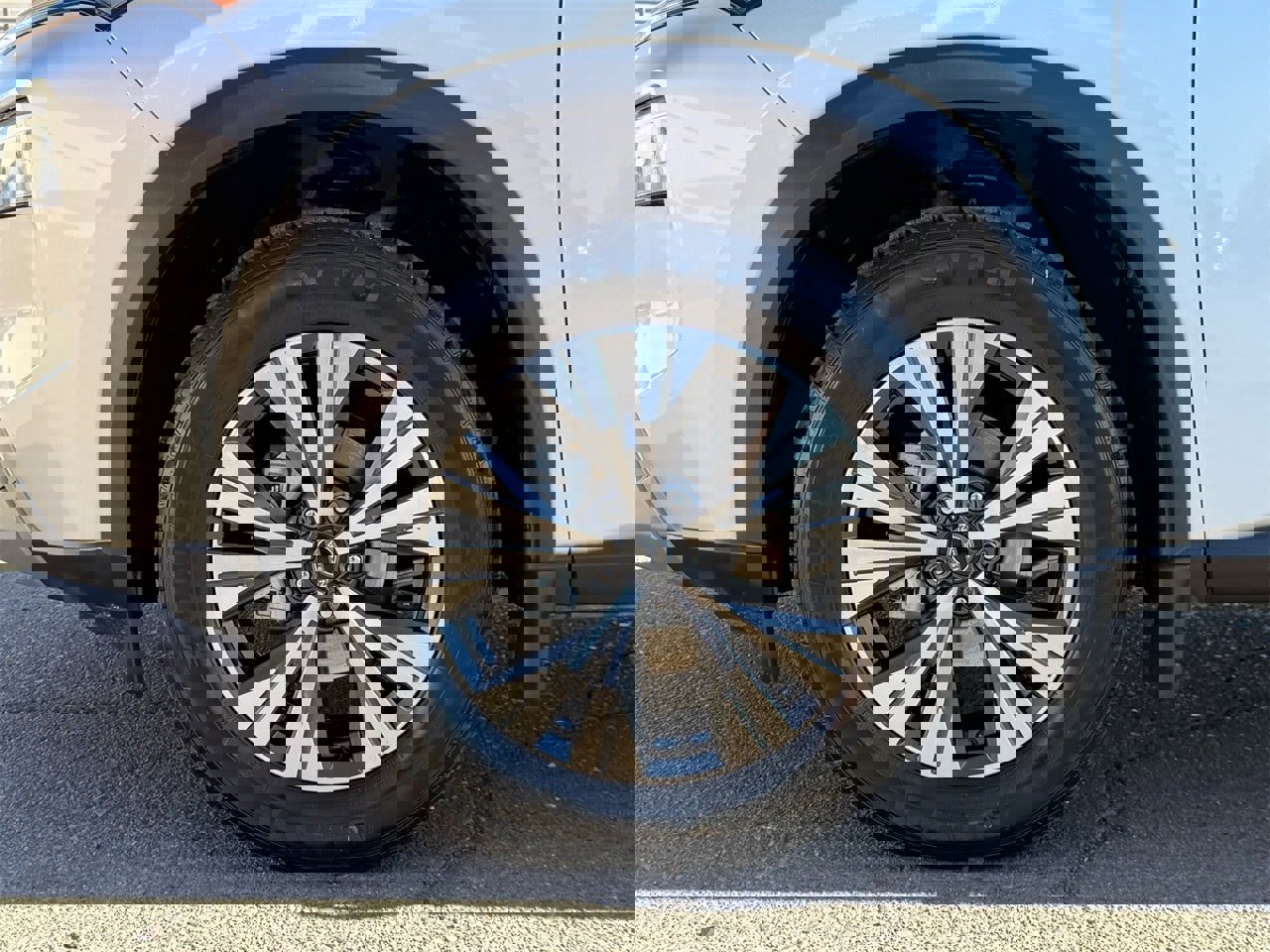 Used 2023 Nissan Rogue SV image 8