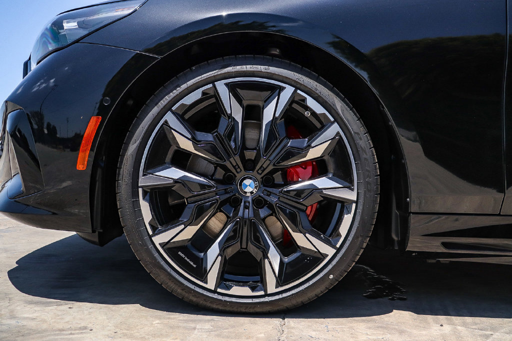 New 2026 BMW i5 M60 w/ M Sport Professional Package AWD/4WD image 13