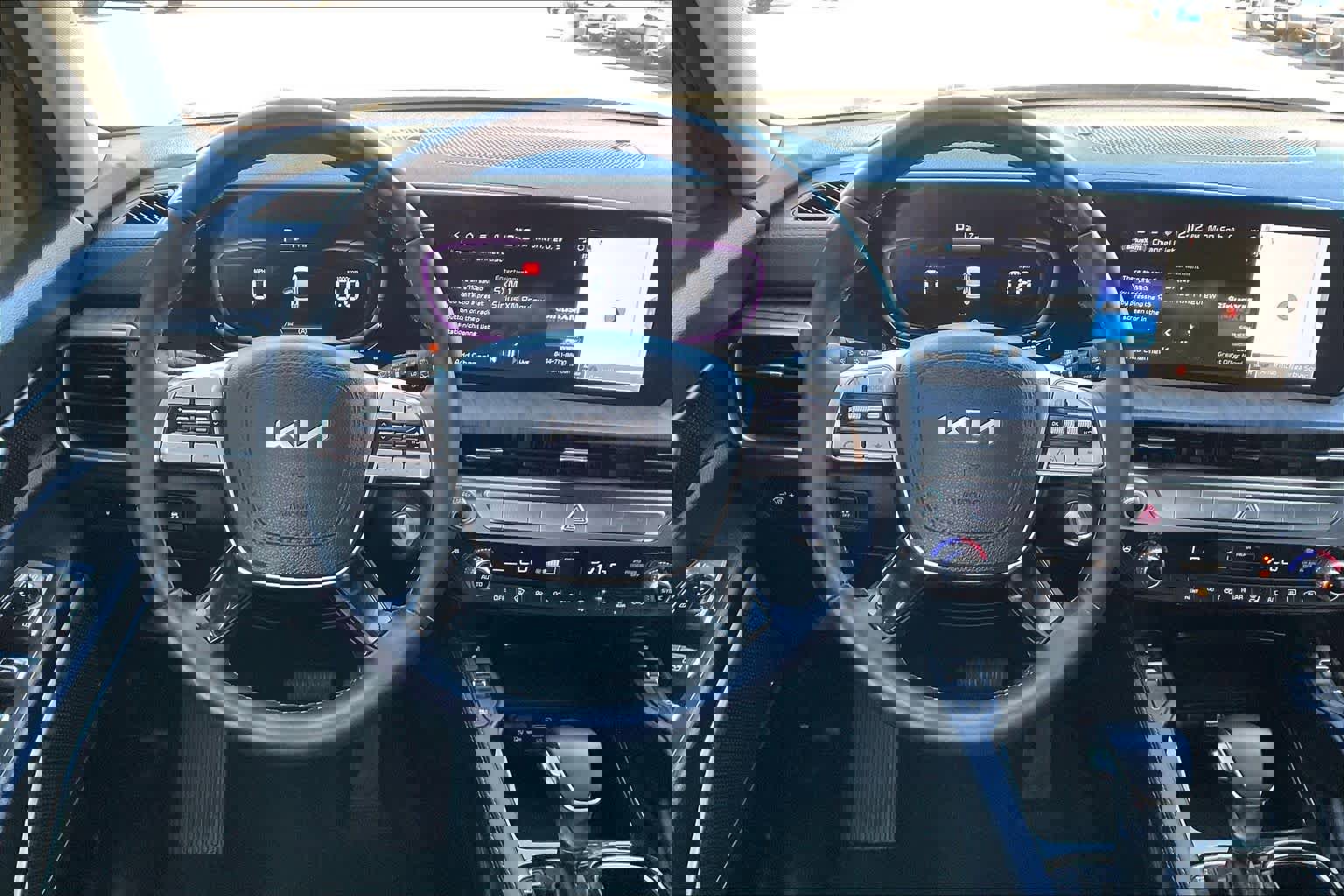 Used 2024 Kia Telluride EX w/ EX Captain's Chair Package image 7