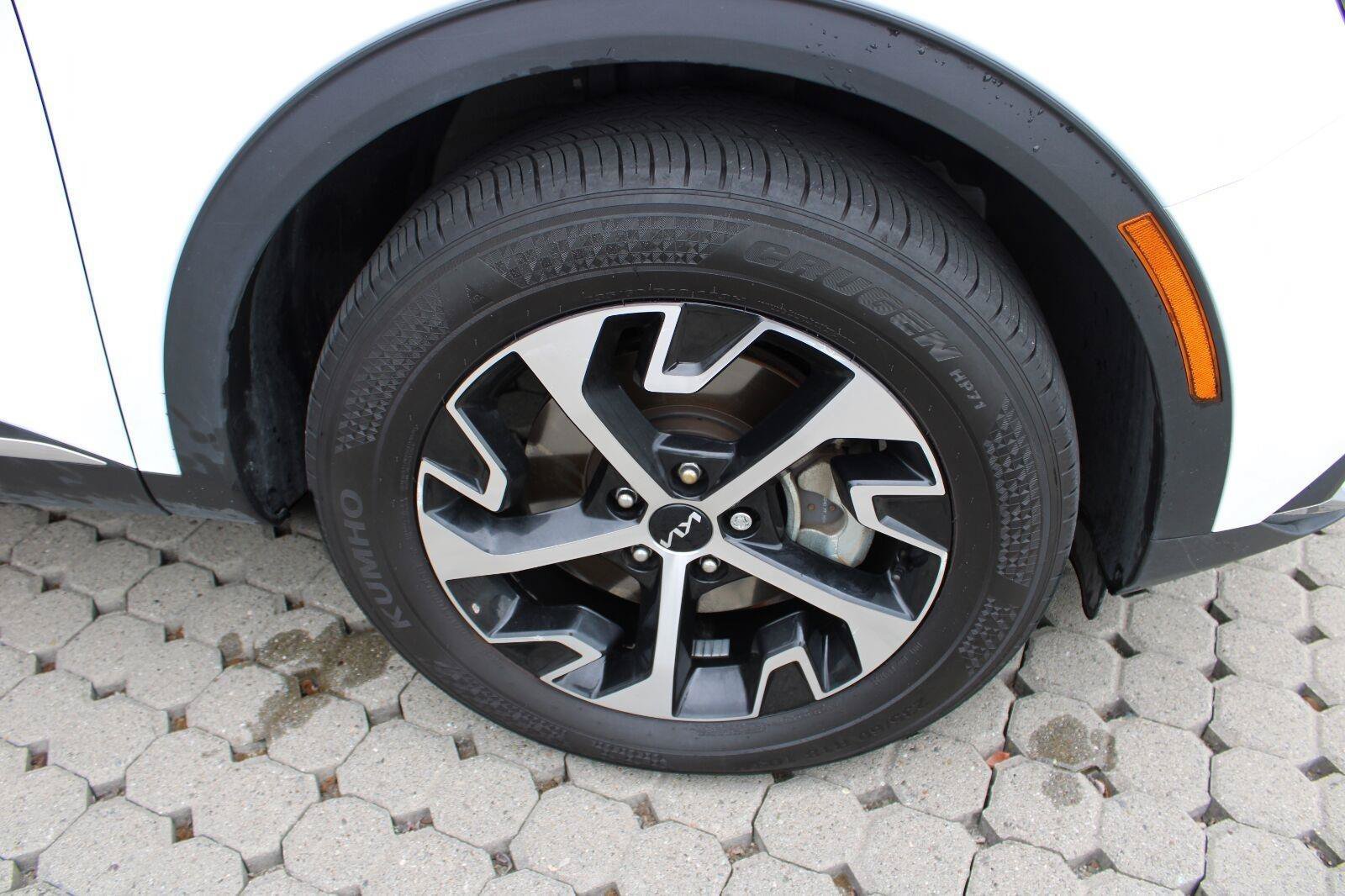 Used 2024 Kia Sportage EX AWD/4WD image 13