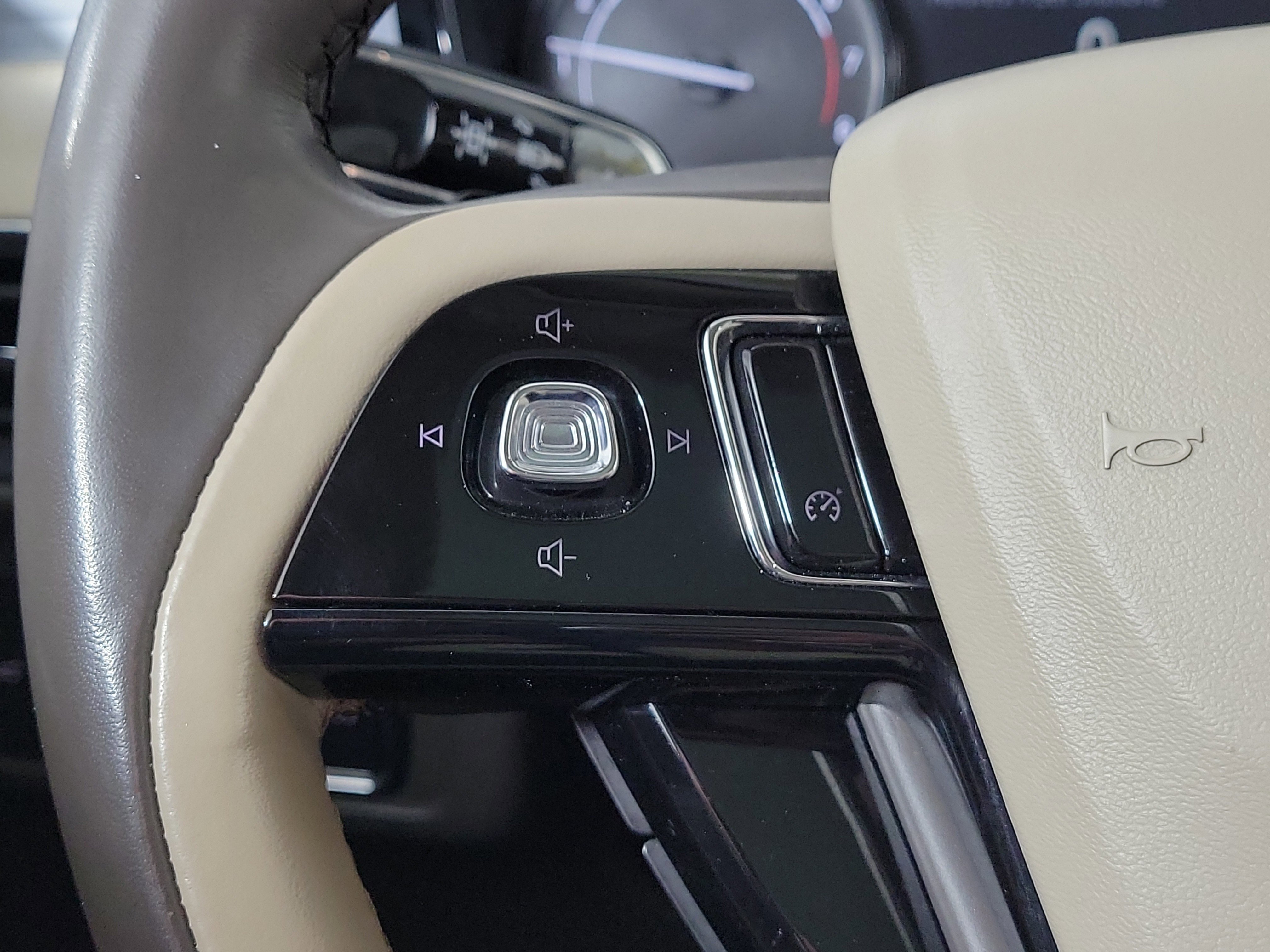 Used 2022 Lincoln Corsair AWD w/ Premium Package image 13