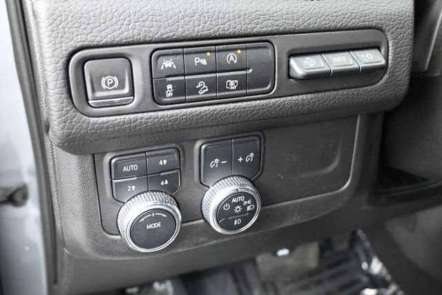 Used 2023 GMC Yukon Denali AWD/4WD image 28