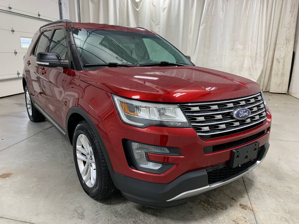 Used 2017 Ford Explorer XLT image 13