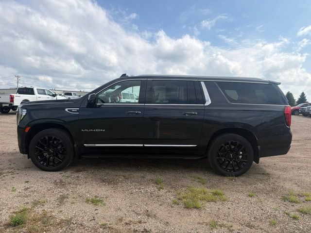 Used 2024 GMC Yukon XL SLT w/ SLT Premium Package AWD/4WD image 7