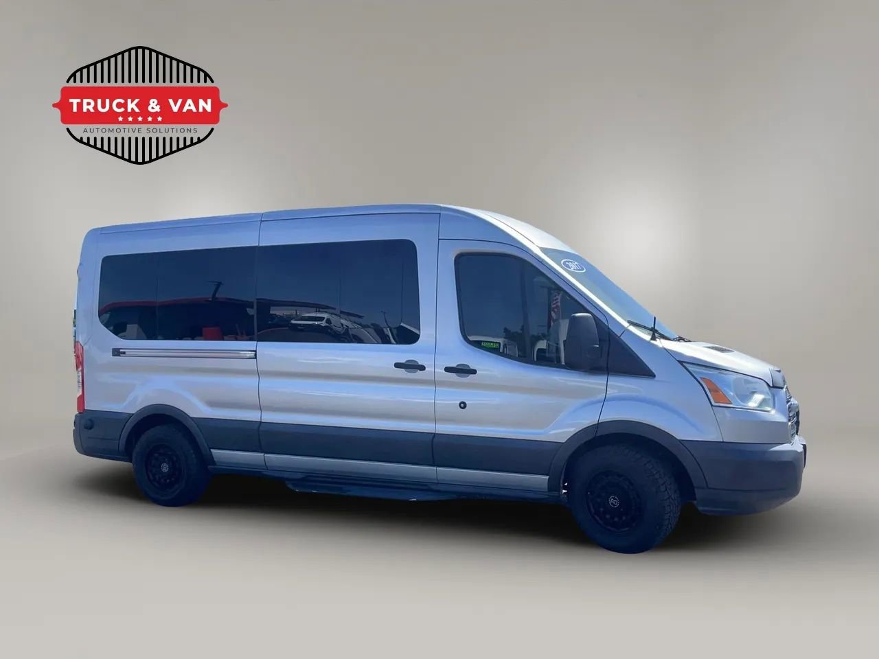 Used 2017 Ford Transit 350 XLT RWD image 7