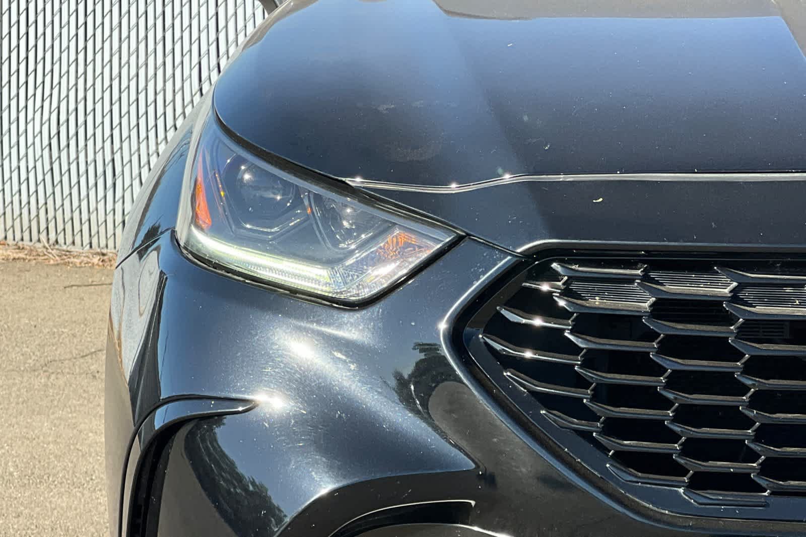 Used 2021 Toyota Highlander XSE FWD image 17