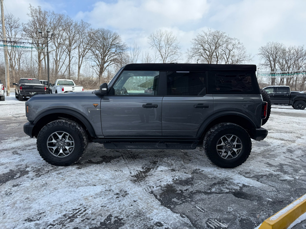 Used 2025 Ford Bronco Badlands image 6