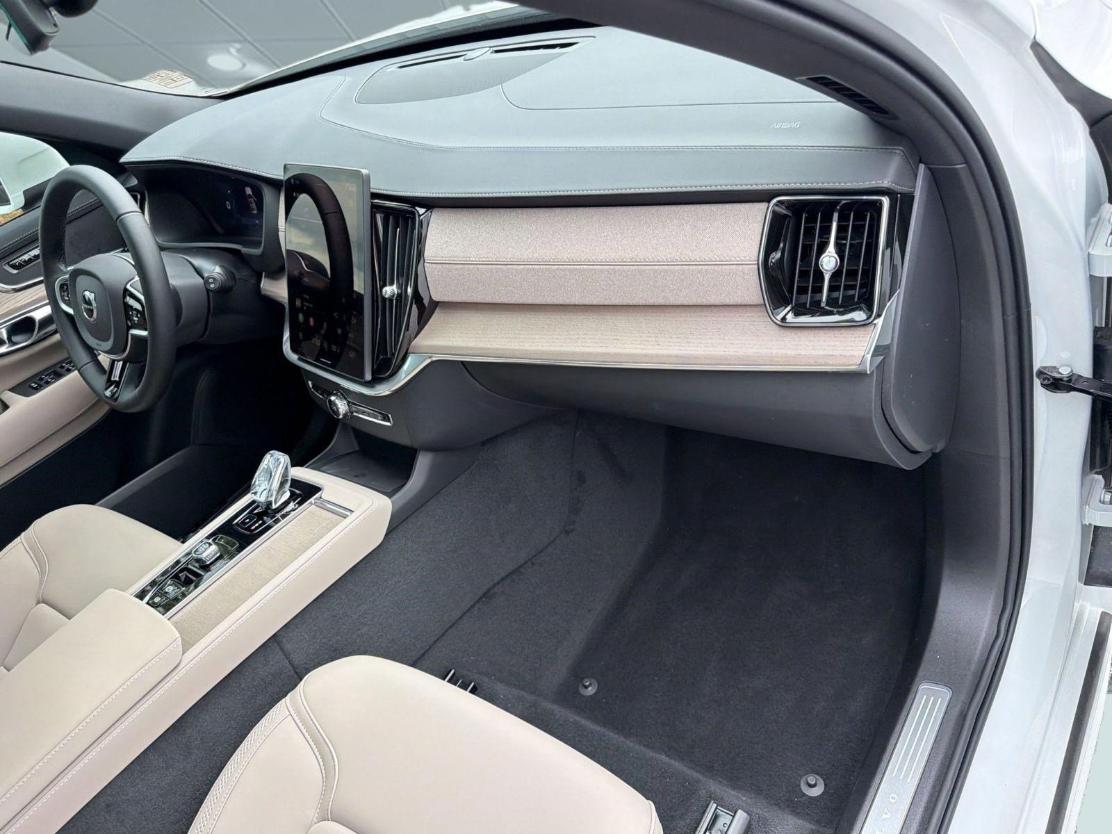 New 2026 Volvo XC90 B6 Plus AWD/4WD image 31