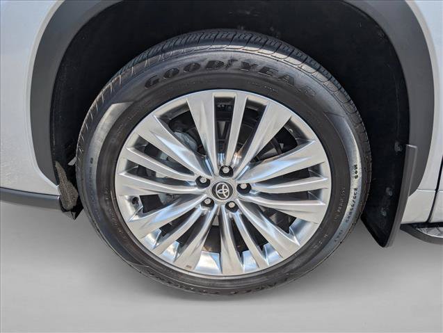 Used 2025 Toyota Highlander Platinum AWD/4WD image 26