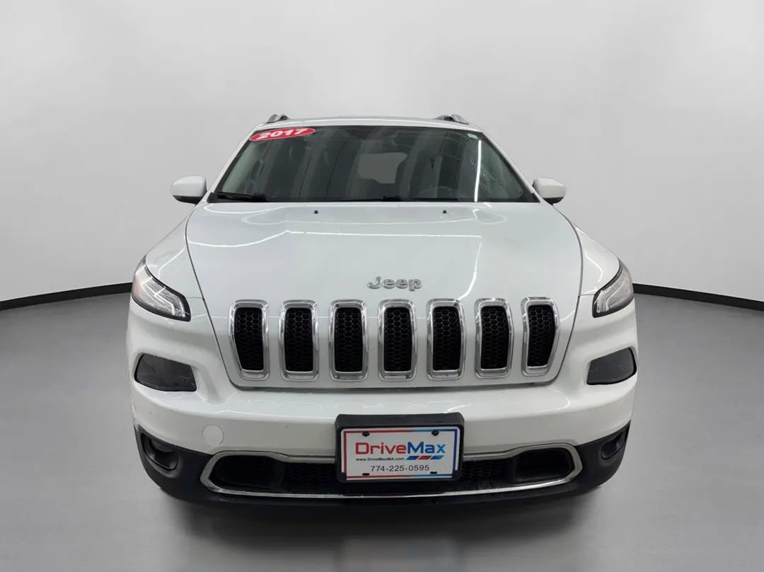 Used 2017 Jeep Cherokee Limited image 2