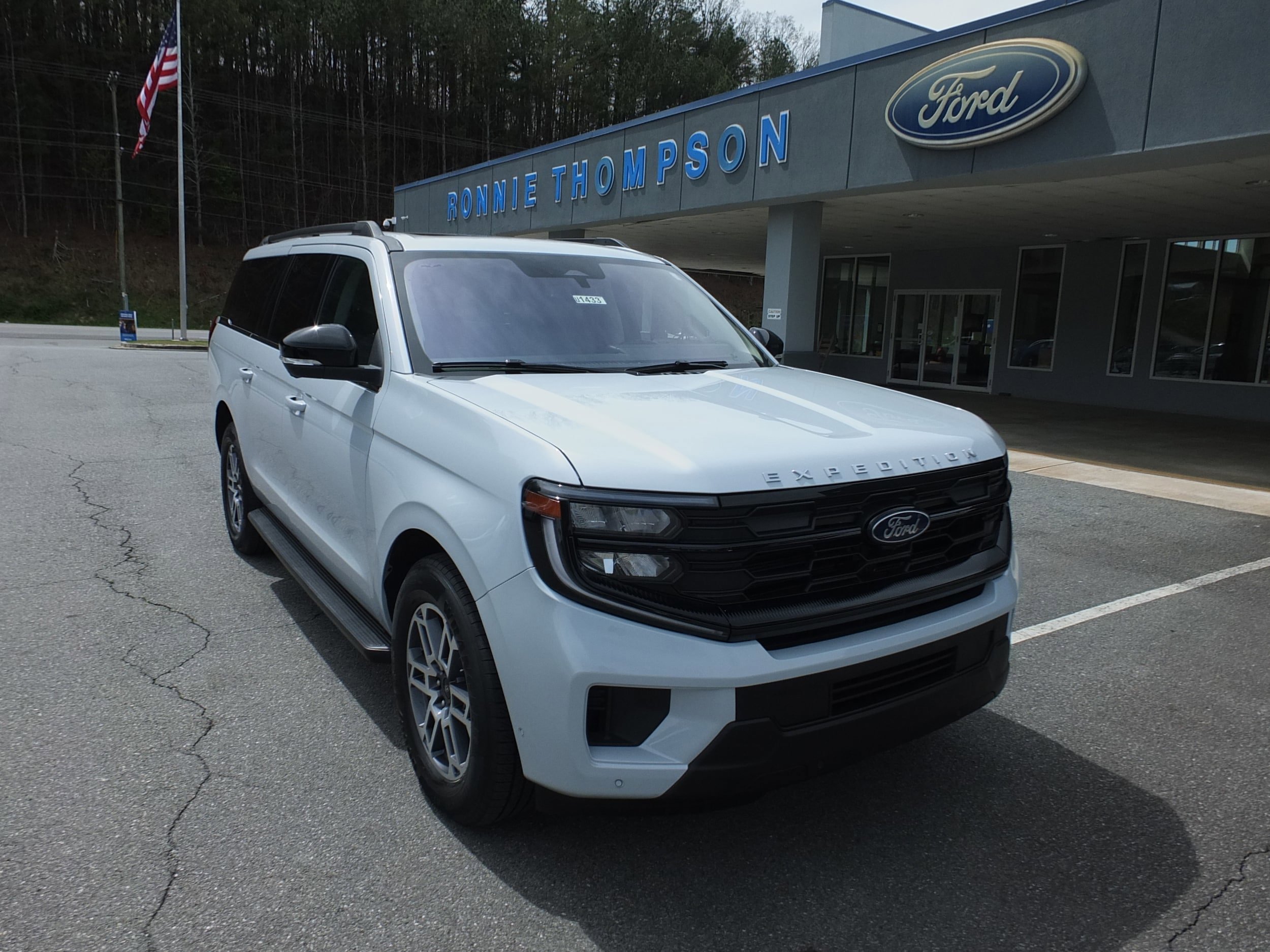 Used 2025 Ford Expedition Max Active RWD image 1