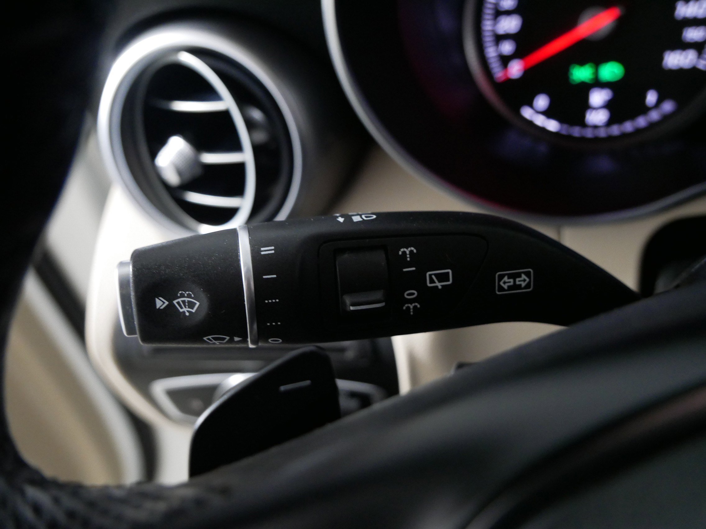 Used 2019 Mercedes-Benz GLC 300 4MATIC image 32