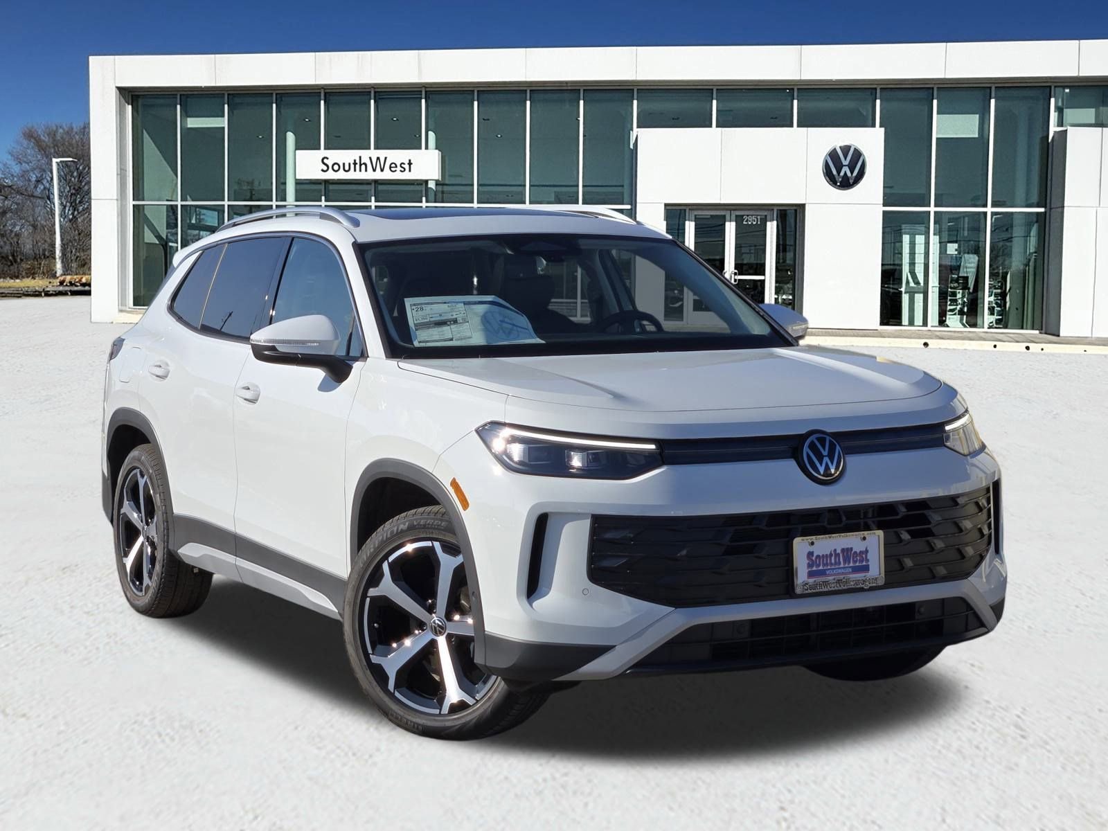 New 2026 Volkswagen Tiguan SE image 1