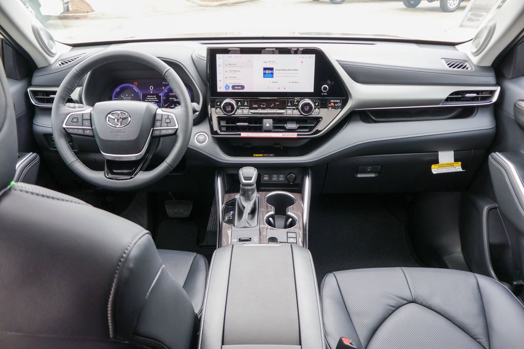 New 2026 Toyota Highlander Limited image 6