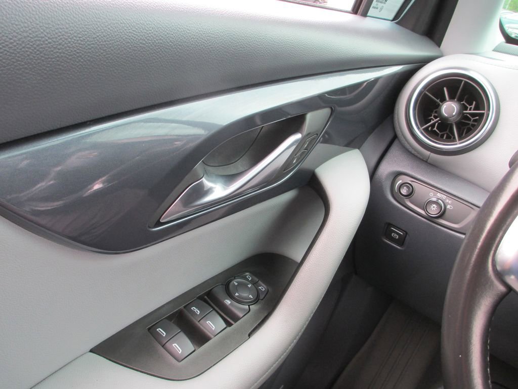 Used 2020 Chevrolet Blazer LT w/ Sound & Technology Package FWD image 29