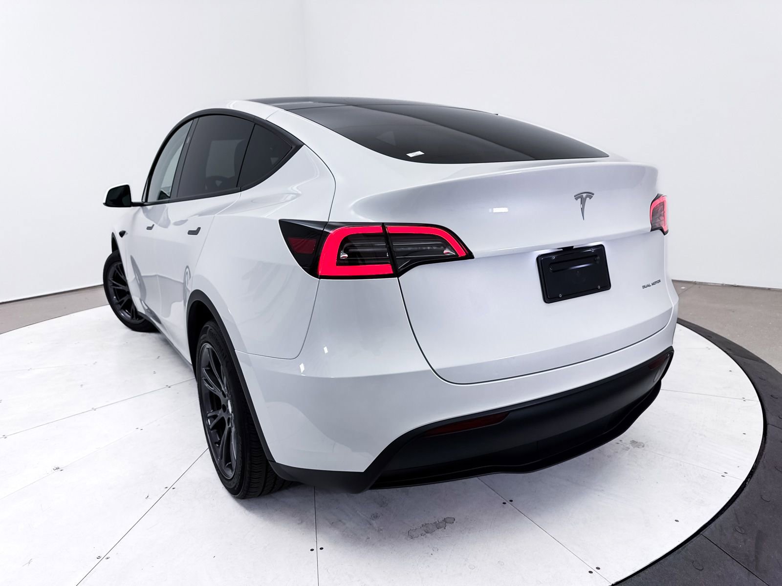 Used 2024 Tesla Model Y Long Range image 7