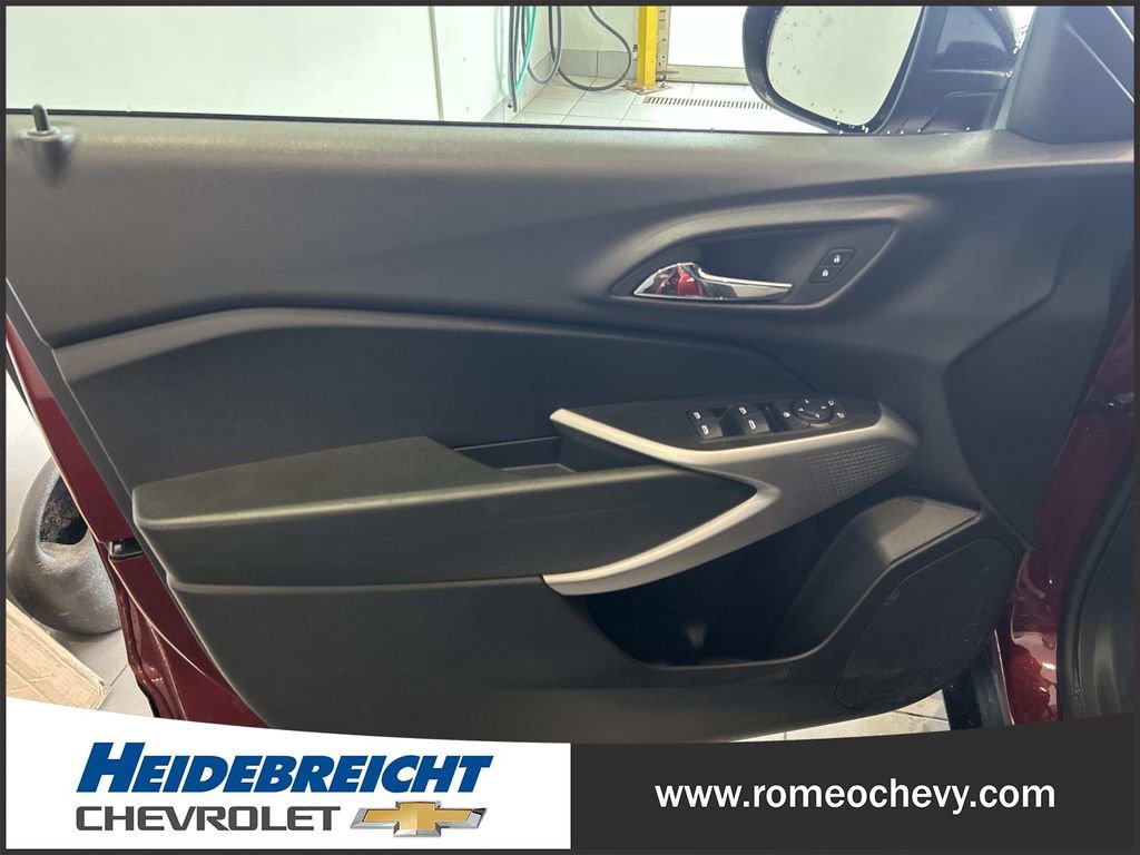 Used 2024 Chevrolet Trax RS w/ Driver Confidence Package image 10