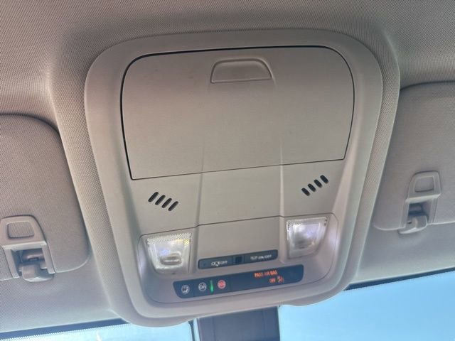 Used 2022 GMC Terrain SLE w/ Driver Convenience Package FWD image 28