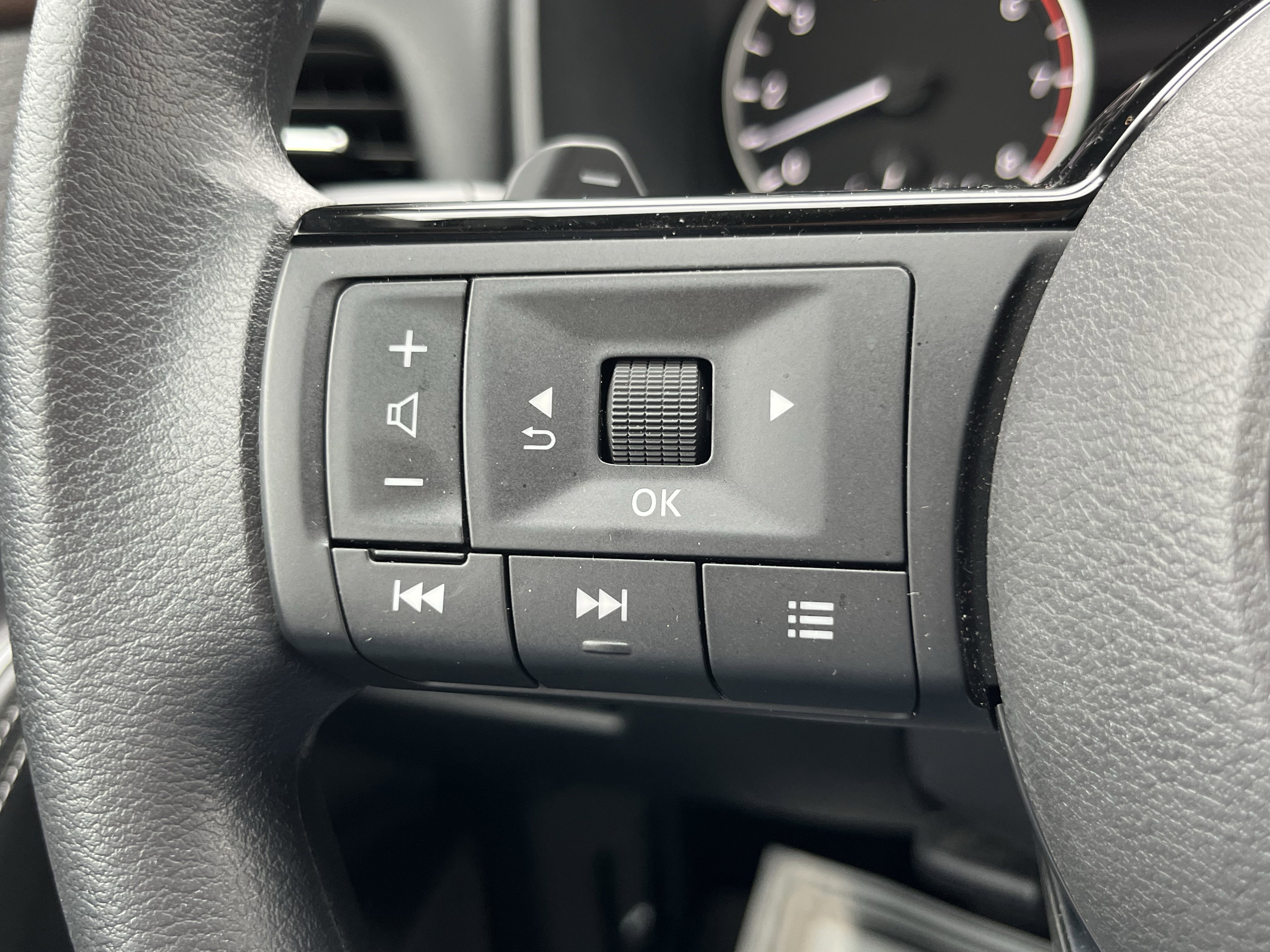 Used 2022 Nissan Rogue SV image 22