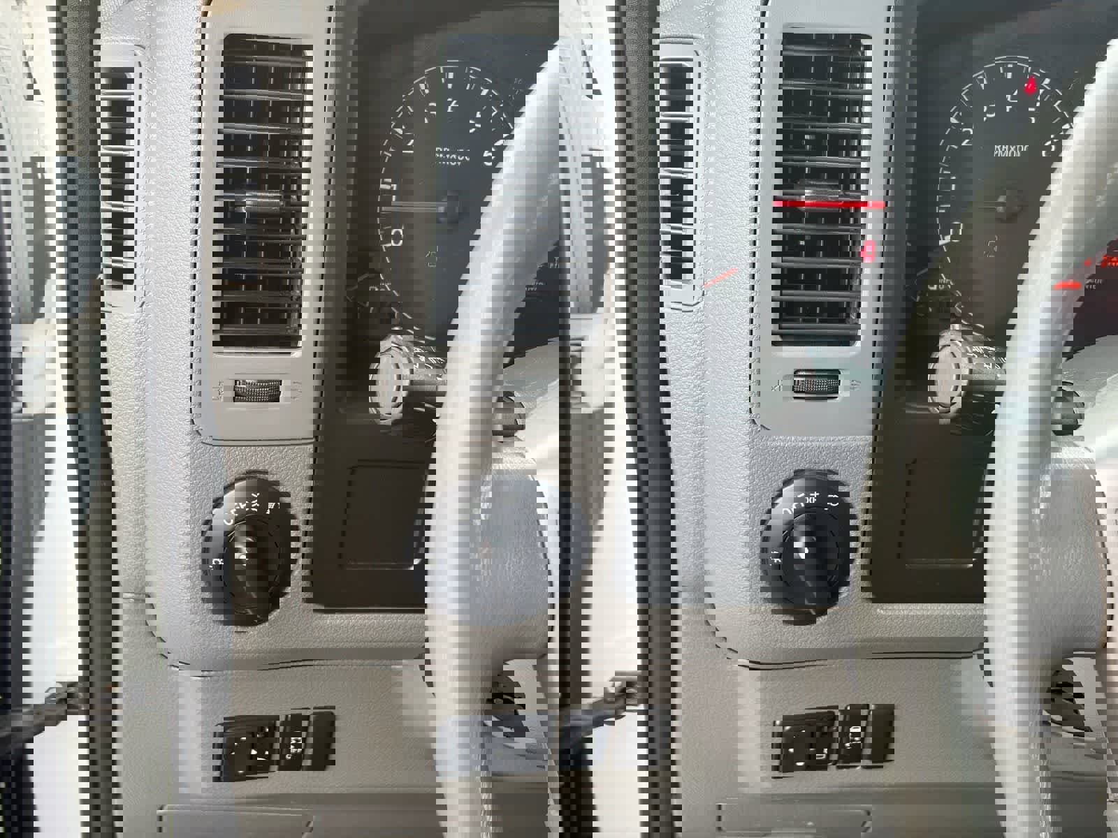 Certified 2018 Nissan NV 3500 S image 19