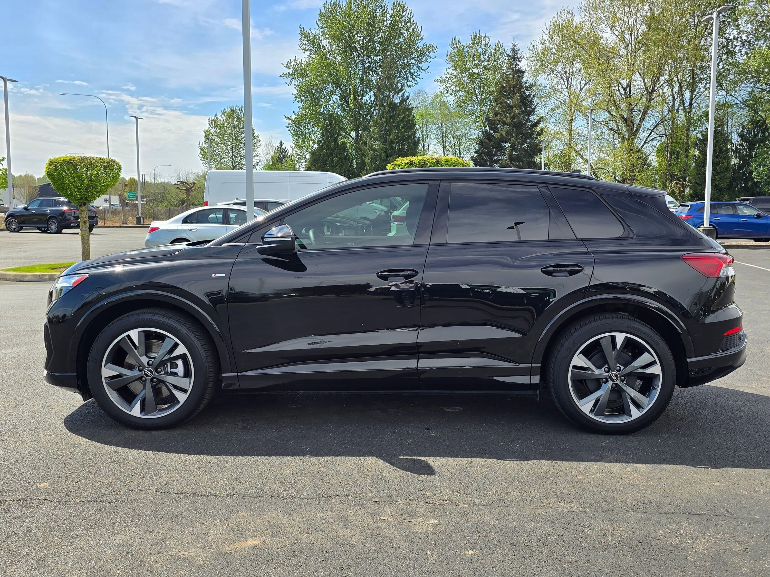 Used 2025 Audi Q4 e-tron Premium w/ Convenience Package AWD/4WD image 2