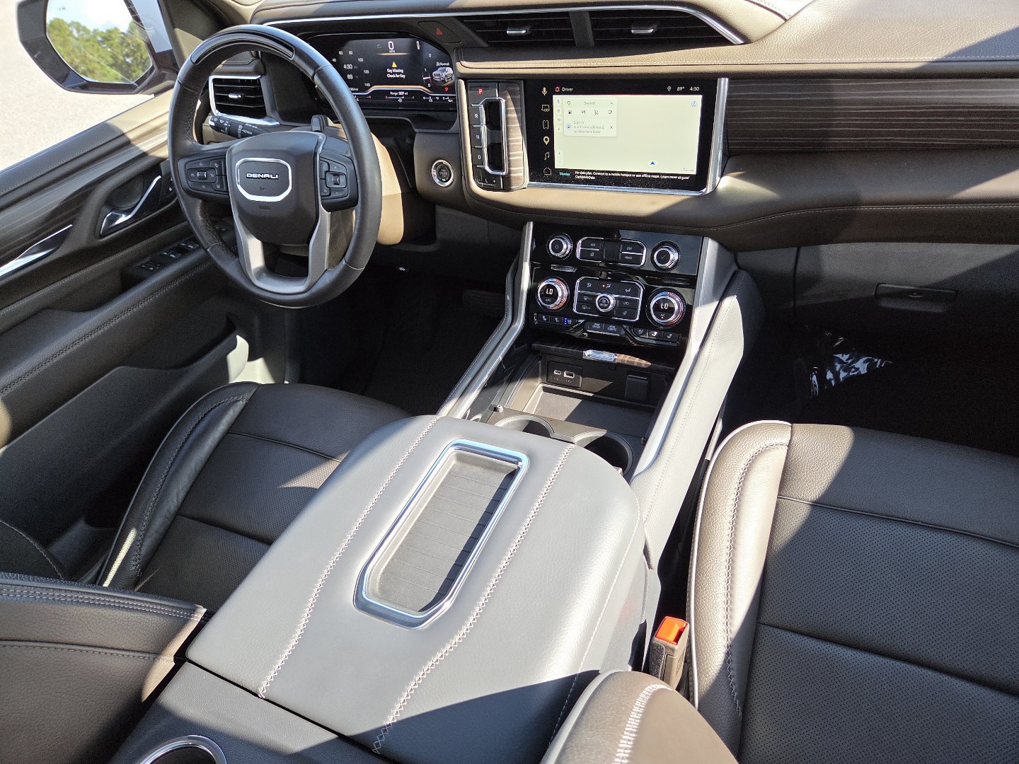 Used 2023 GMC Yukon XL Denali w/ Advanced Technology Package AWD/4WD image 32