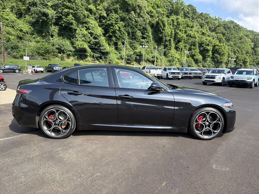 Used 2024 Alfa Romeo Giulia Veloce RWD image 2