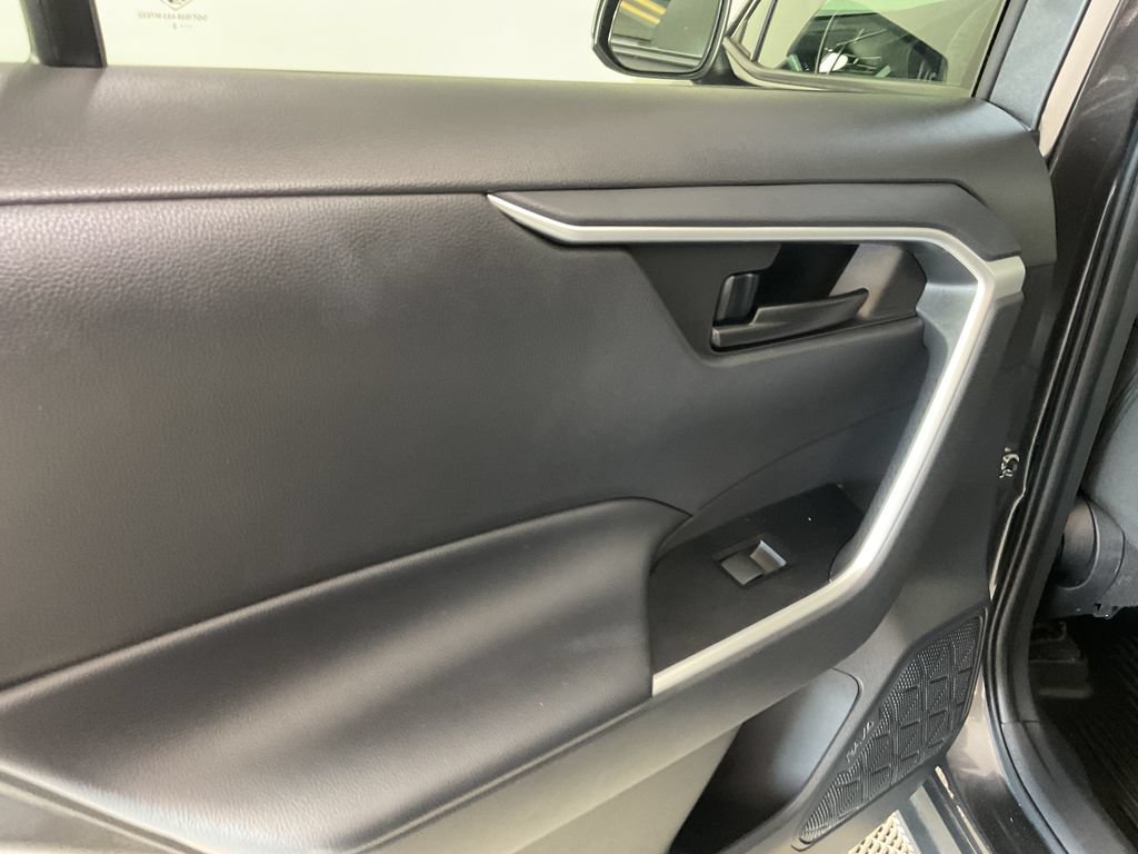 Used 2023 Toyota RAV4 LE AWD/4WD image 18
