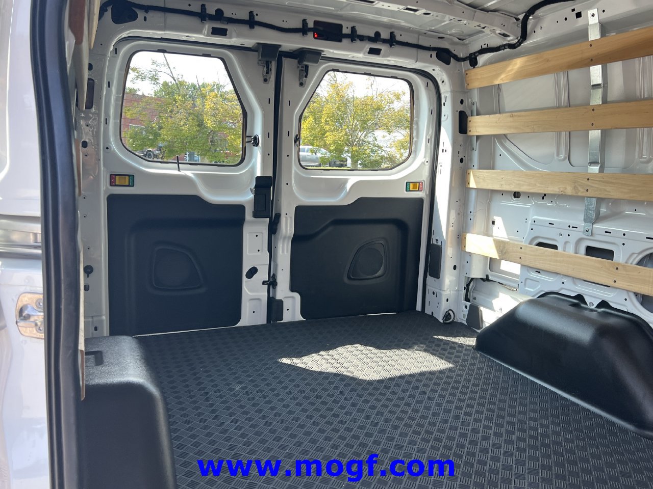 Used 2025 Ford Transit 250 Low Roof w/ Exterior Upgrade Package RWD image 21