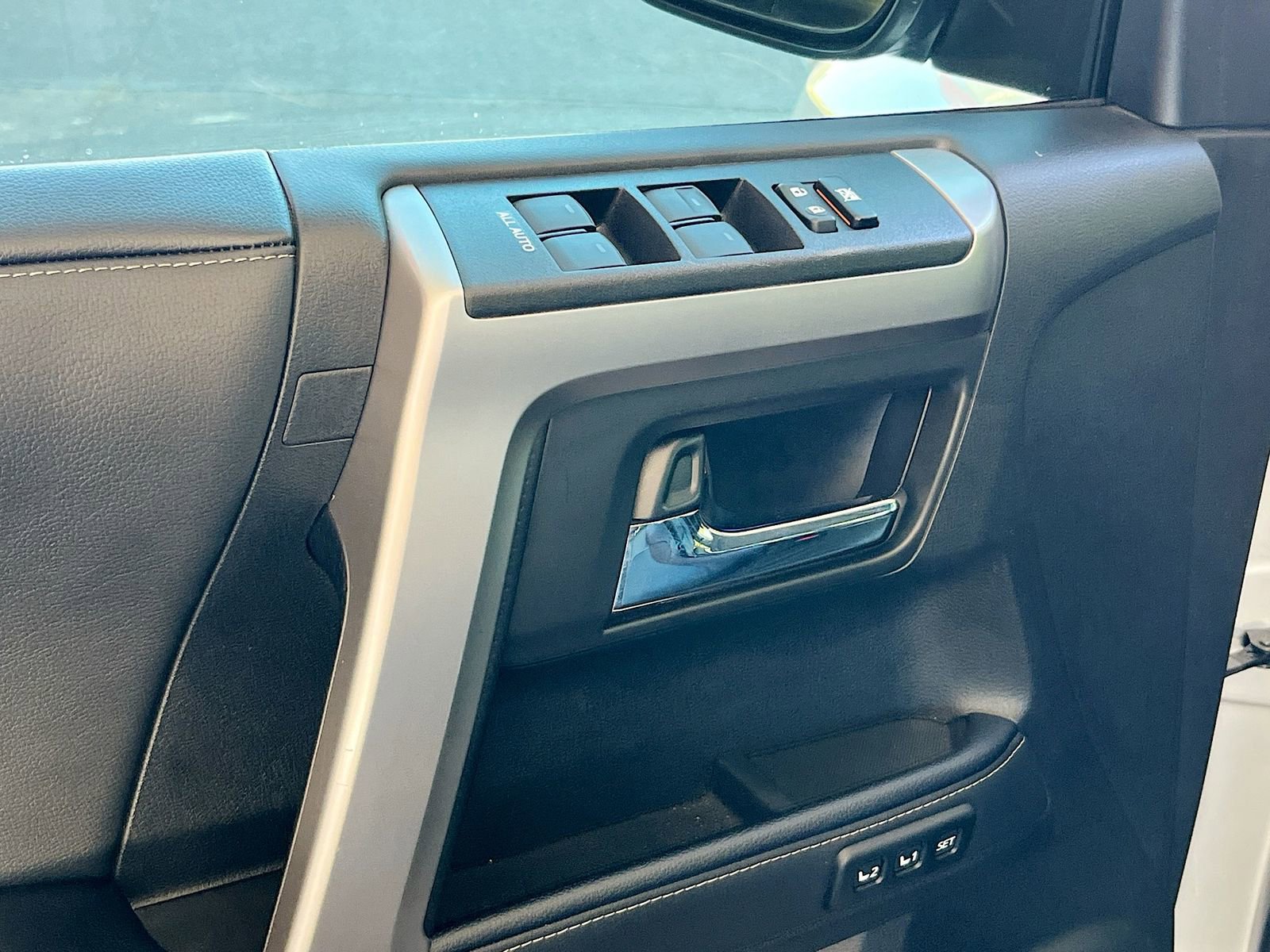 Used 2023 Toyota 4Runner Limited AWD/4WD image 18