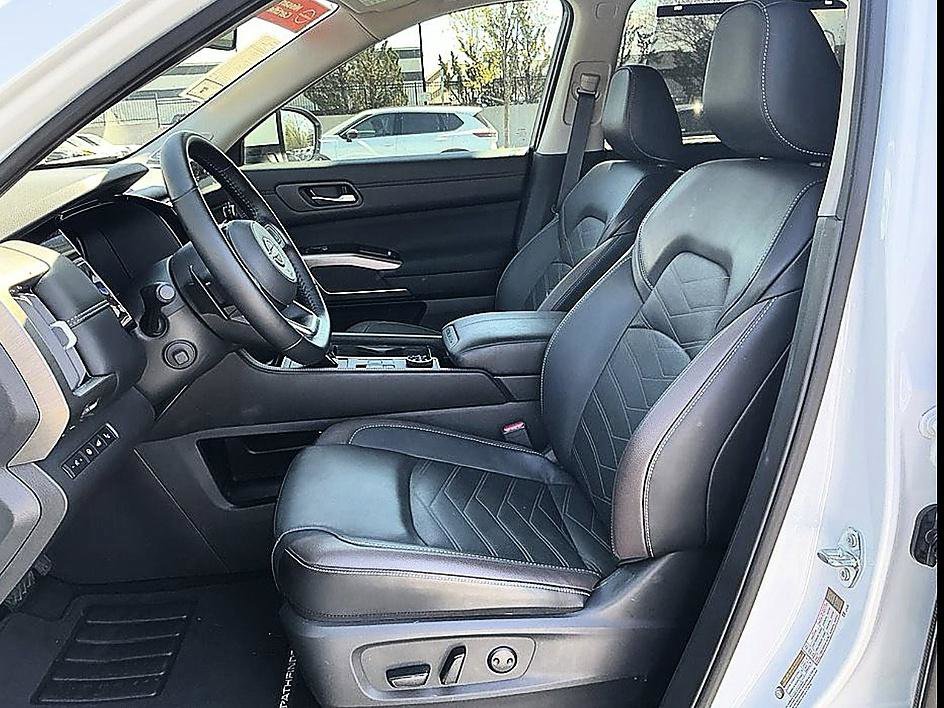 Certified 2025 Nissan Pathfinder Platinum image 8