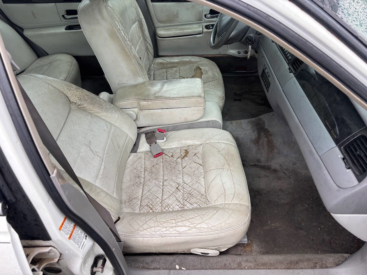 Used 2000 Lincoln Town Car Signature RWD image 14