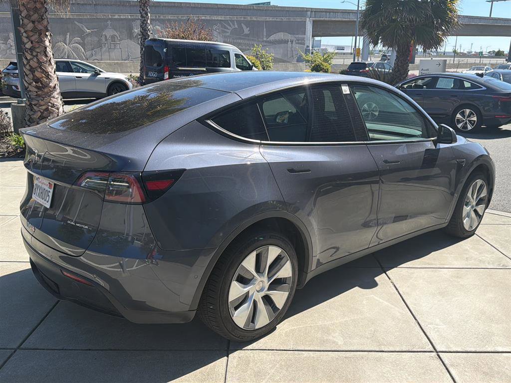 Used 2021 Tesla Model Y Long Range image 6