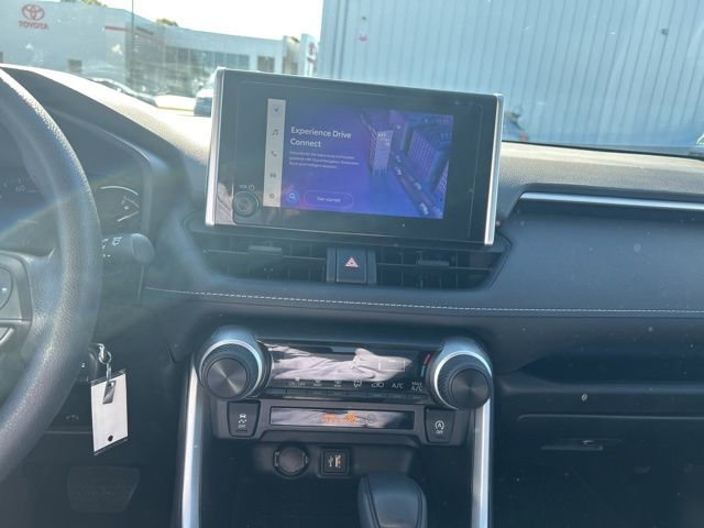 Used 2023 Toyota RAV4 LE AWD/4WD image 16
