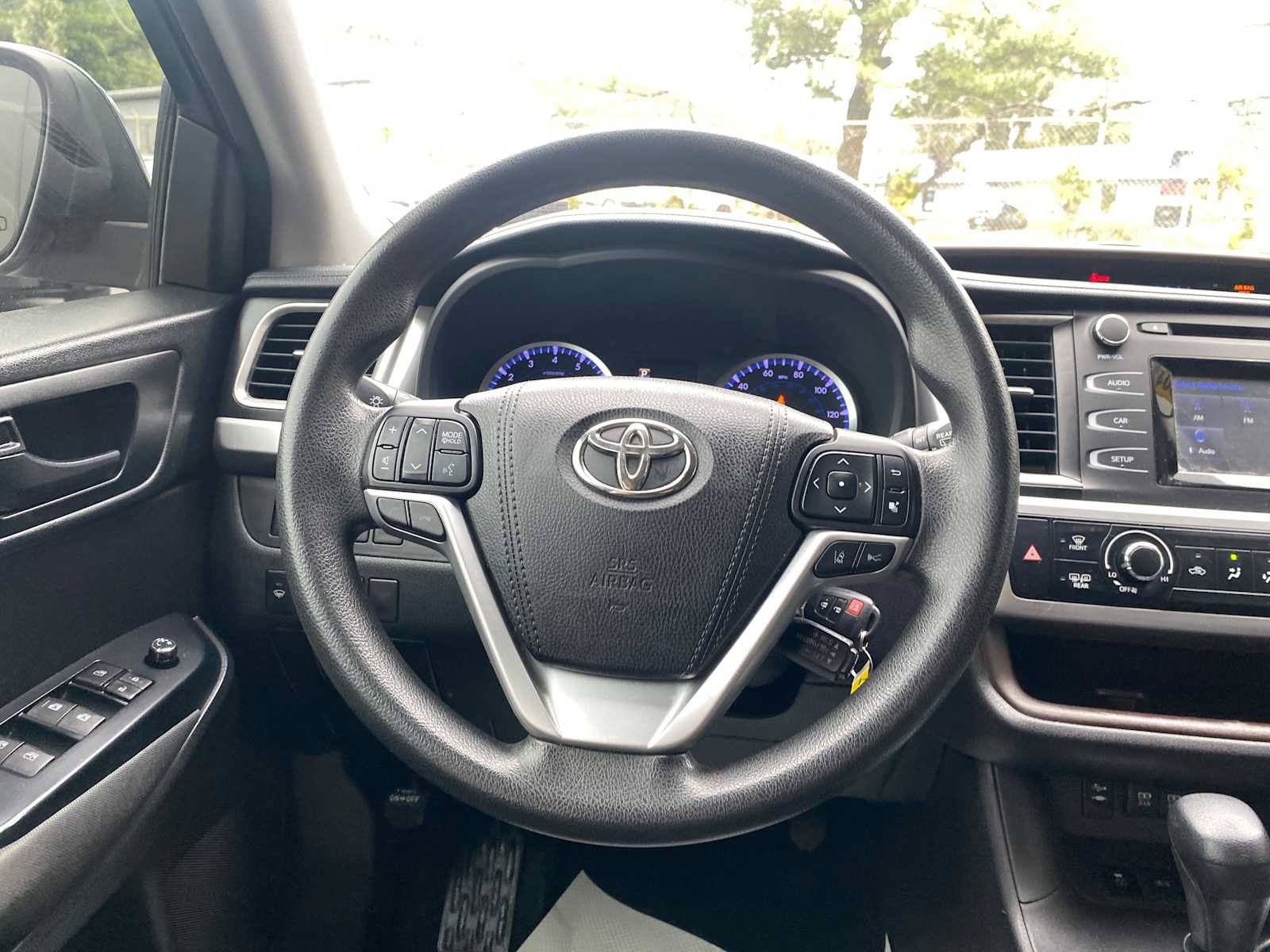 Used 2018 Toyota Highlander LE FWD image 16