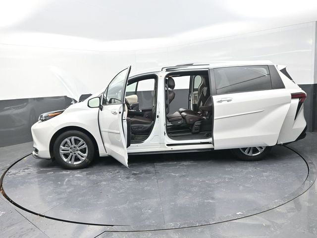 Used 2024 Toyota Sienna Platinum image 36