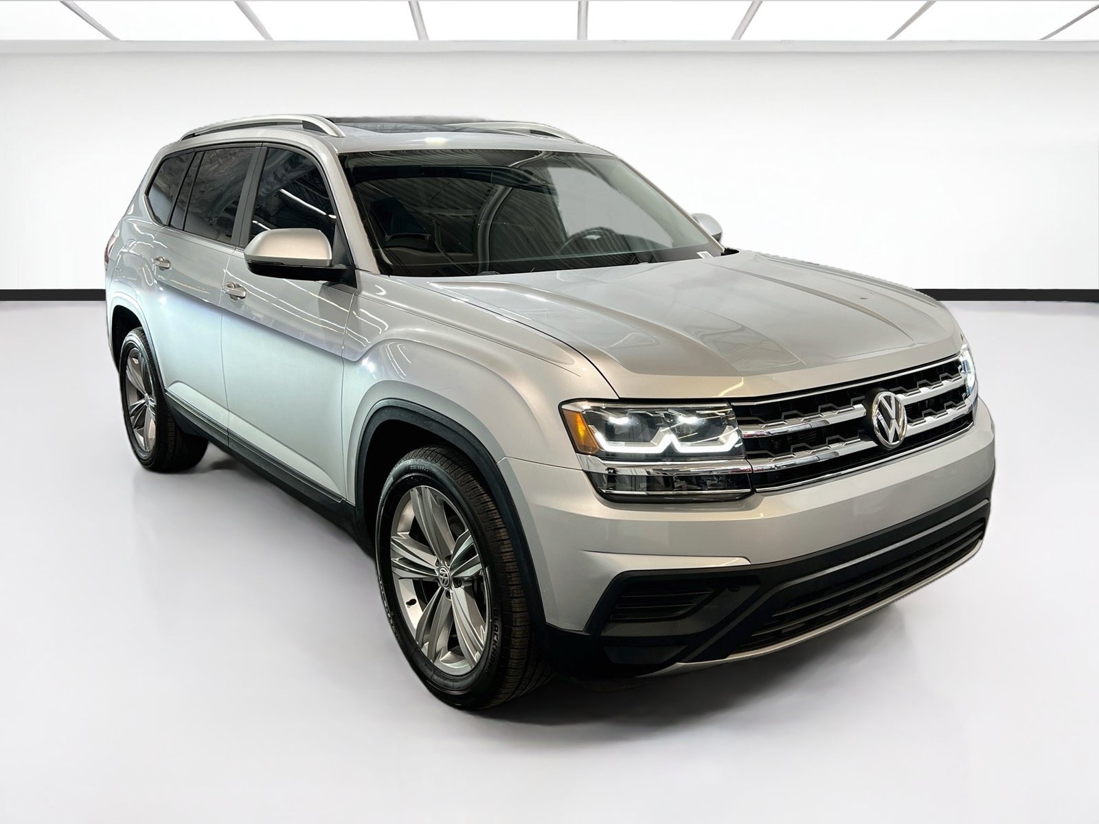Used 2018 Volkswagen Atlas Launch Edition FWD image 3