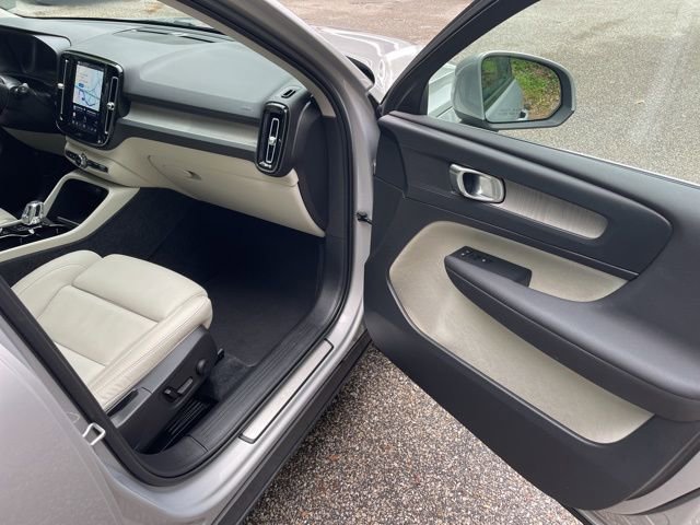 Certified 2023 Volvo XC40 B5 Plus w/ Climate Package AWD/4WD image 14