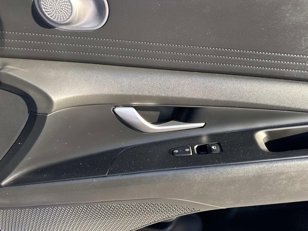 Used 2024 Hyundai Elantra SE image 15