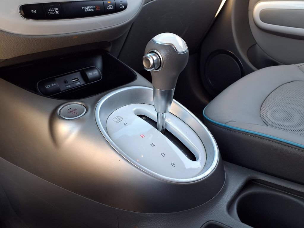Used 2015 Kia Soul EV + FWD image 17
